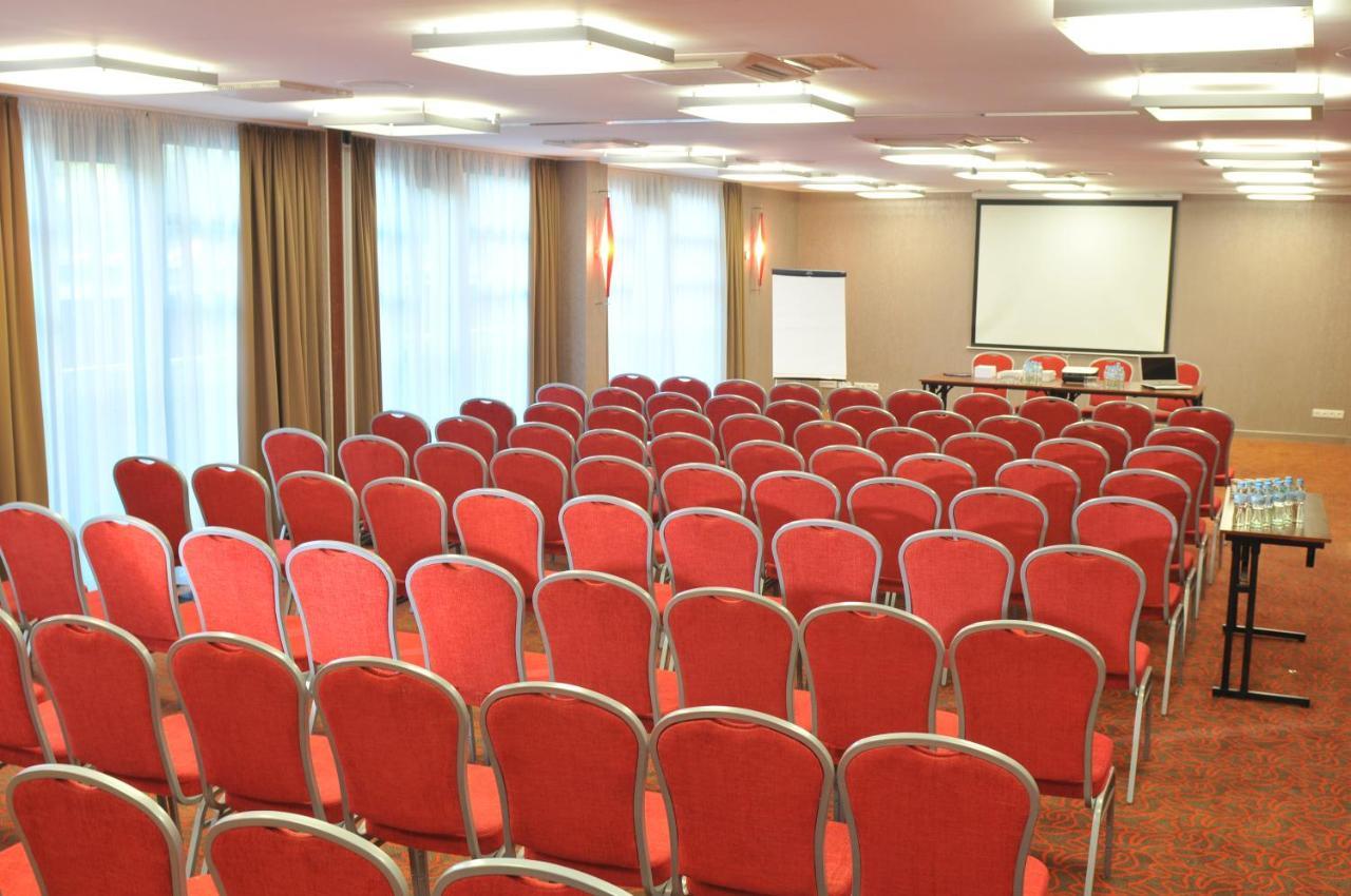 Centrum Wypoczynkowo-Konferencyjne Solaris Łazy Exteriör bild