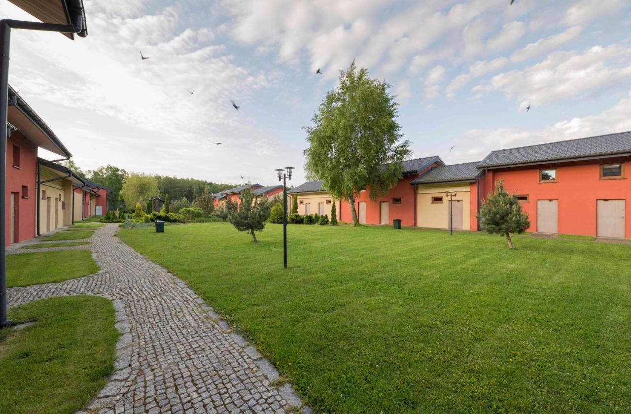 Centrum Wypoczynkowo-Konferencyjne Solaris Łazy Exteriör bild